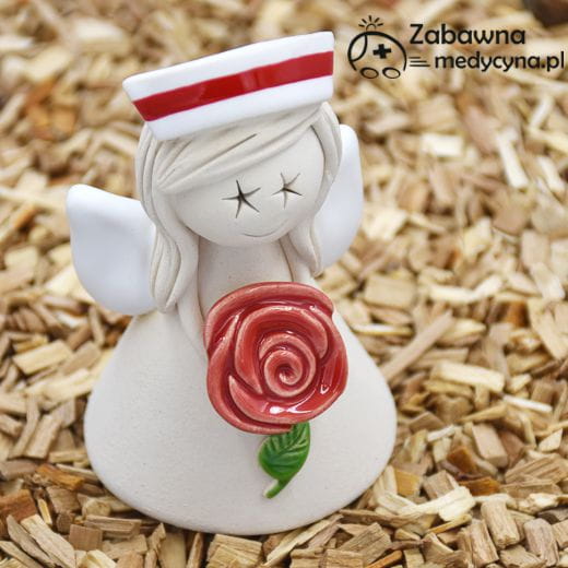 Ceramiczny anioł na prezent dla położnej z różą